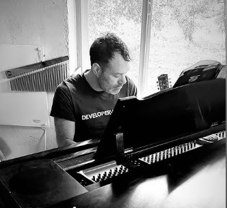 Moran Even playing piano